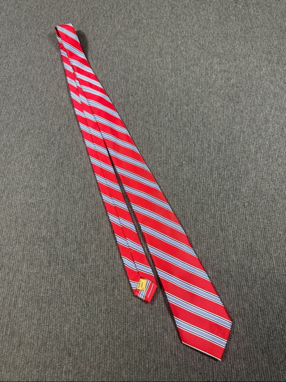 Class Club Gold Label 100% Silk Men’s Neck Tie Red Blue Diagonal Stripe